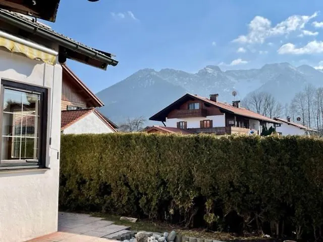 Kleines Haeuschen Mit Bergblick contacts